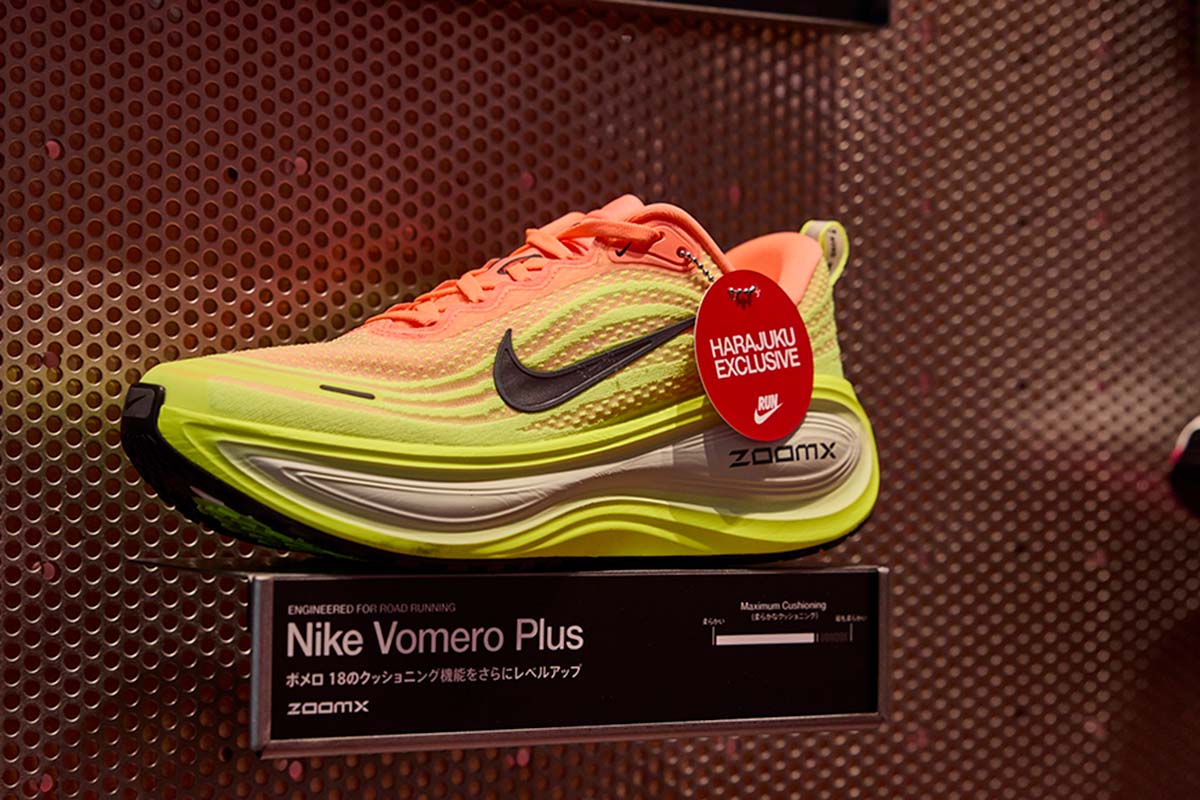 Nike Vomero Plus ZoomX ボメロプラス25.5 NIKE ボメロプラス NIKE+